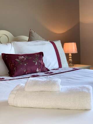 Отели типа «постель и завтрак» Greenfields Country House Latton Двухместный номер с 1 кроватью и собственной ванной комнатой-3